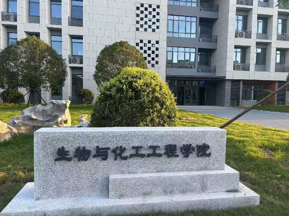 白碱滩区扬州职业大学体育场高杆灯项目